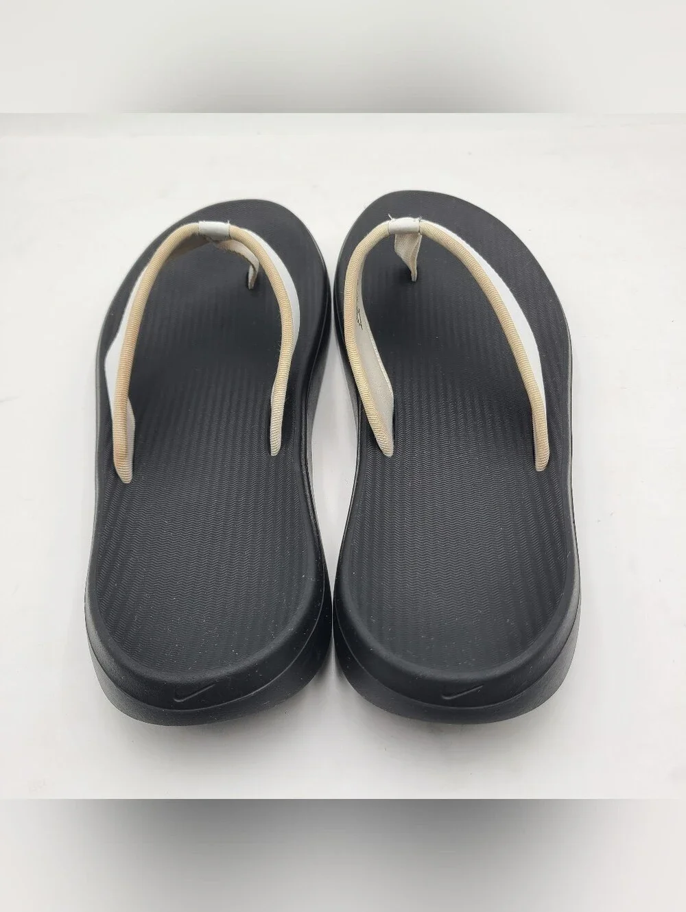 B41 Nike Bella Kai Women's Flip Flop Sandals Black/White AO3622-002 Sz 9